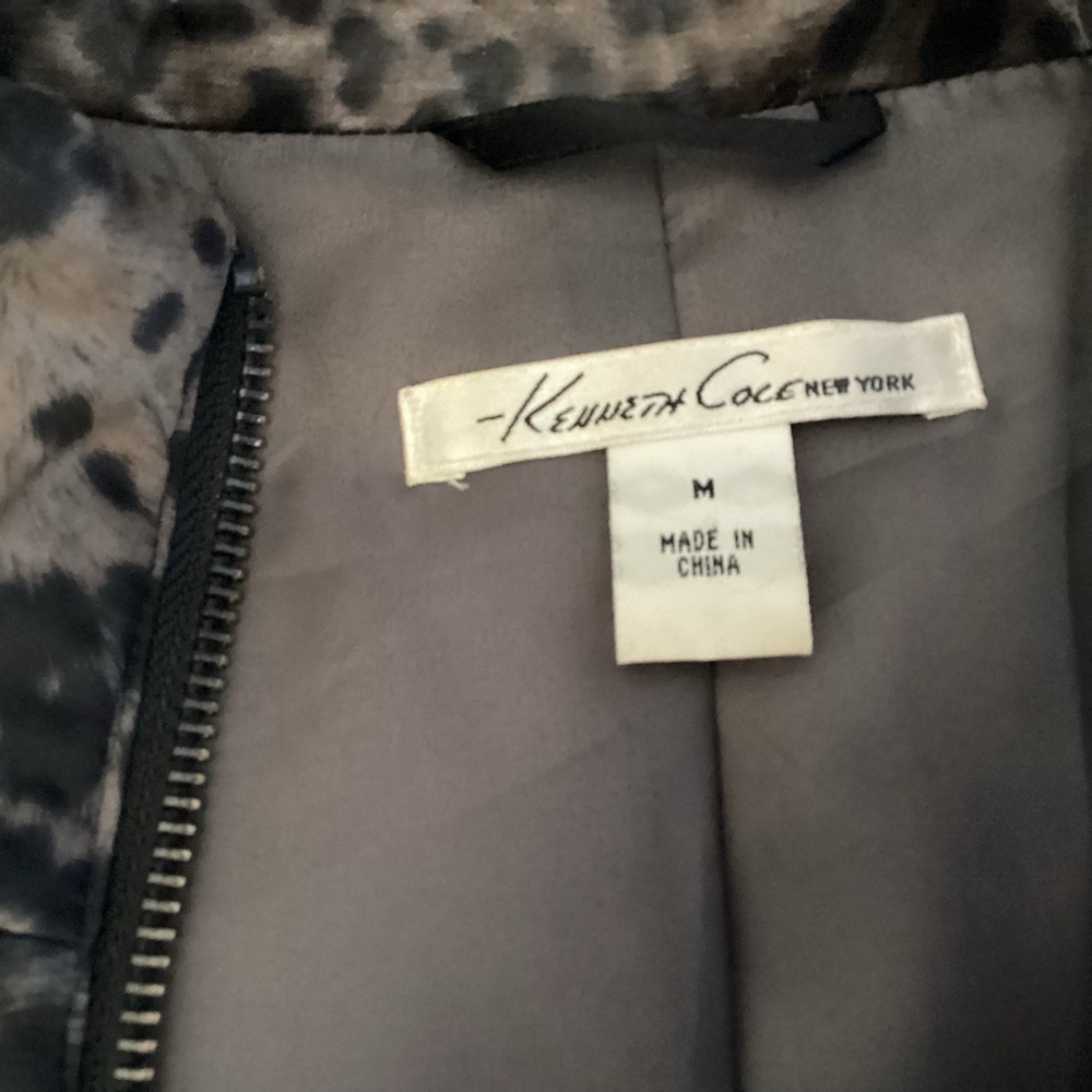 Kenneth Cole Women’s Animal Print Vest.  Size M. - Picture 3 of 4